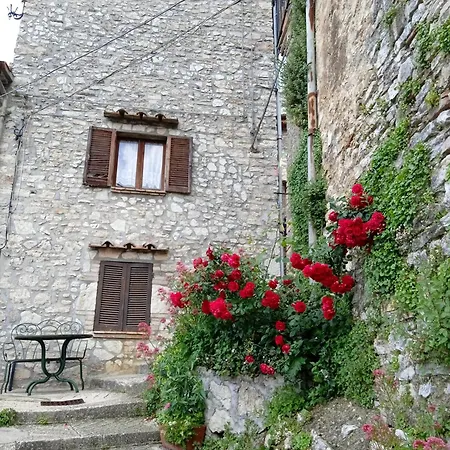 Apartment Storico A Valle San Martino Di
